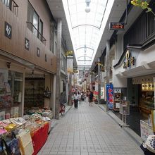 浴衣で歩く人も結構います。