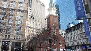 独立の士たちが議論を交わした集会所