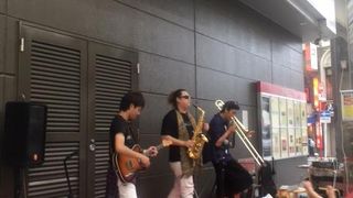 思わず立ち止まって手拍子してしまう場所。