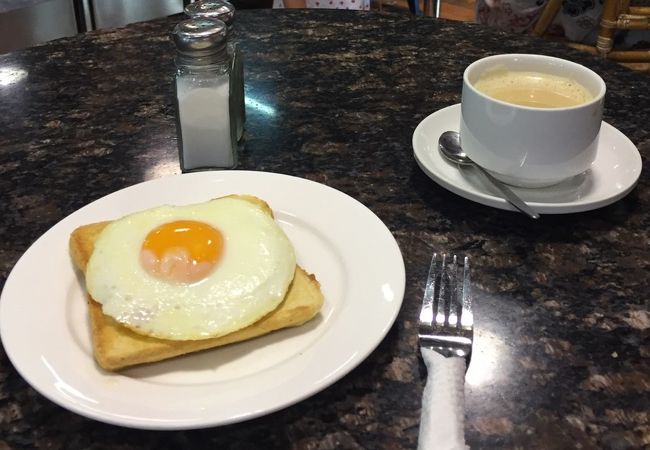 朝市の中のお店でロコ気分