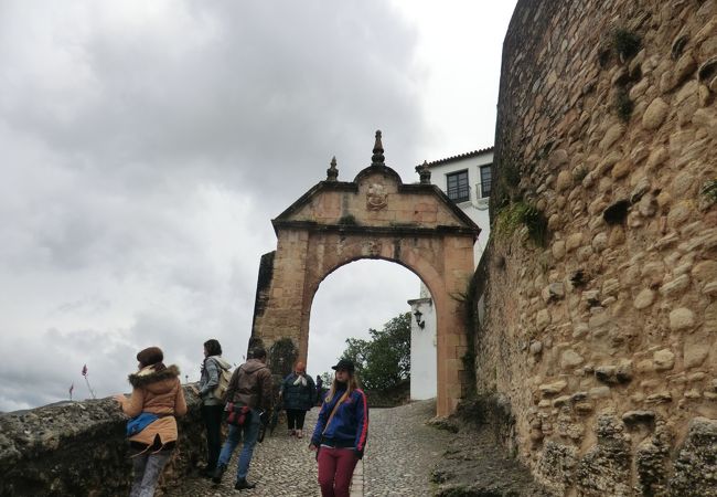 さり気なく、坂道に同化