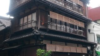 下町の情緒あふれる串揚げ屋さん