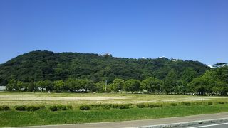 松山の中心地にあります。