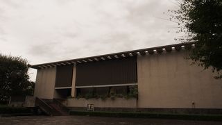 駒場公園の敷地内にあります