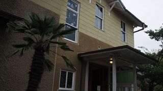 ステンドグラスが素晴らしい洋館