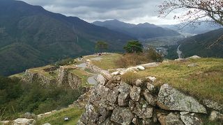 城跡自体の景観は良いが、アクセスは最悪