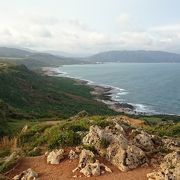 海と緑と赤土と