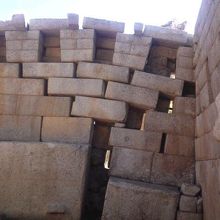 崩れちゃいそうな石組み