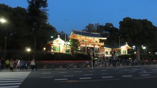 夜はたくさんの提灯が綺麗でした