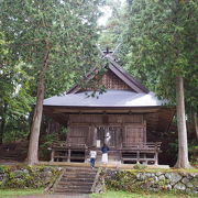 素朴な雰囲気の神社