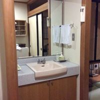 清潔な部屋の洗面所