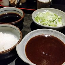 別添えの味噌とおろし　各180円