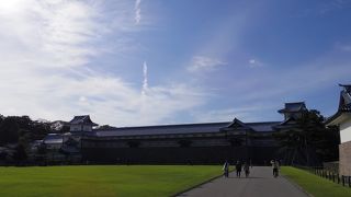 広々とした城址公園