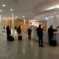 レセプション。23:28でこの行列。