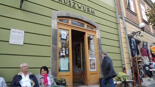 伝統あるケーキ屋ですが、自家製ケーキは甘すぎました