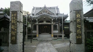 谷中の慈雲山瑞輪寺には、独立した安産飯匙祖師の入口が、別にあります。