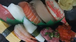 美味しいお寿司も売っています