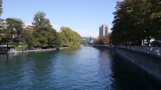 チューリッヒ湖から流れ出ている川