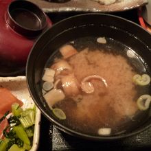 みそ汁は具が少ない