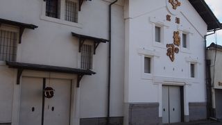 歴史を感じさせる酒蔵