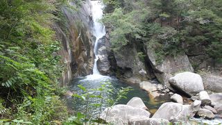 初秋の平日、観光客も少なく、渓谷歩きを堪能