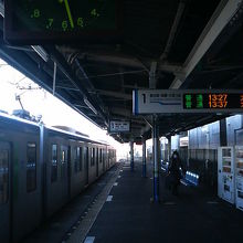 電車の本数は10分に1本くらいで、それなりに使いやすいです。