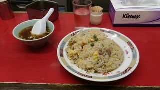 牡蠣ラーメンの他に人気メニュー多数の行列店。