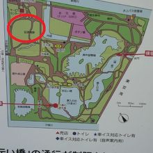 延遼館跡は、大手門の南側で、内堀の西にあります。芝生のみです