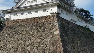 JR小倉駅小倉城口から歩いて行きます。