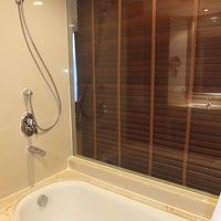 湯船は広くない