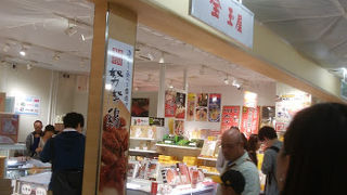 菓子以外の食品が充実しています