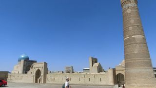 ブハラの歴史地区は歩いても周れるくらい狭い地区にあります