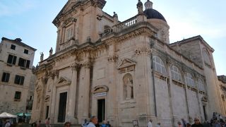 観光客が多すぎて