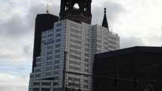 一面青のステンドグラス