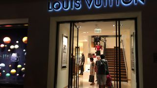 ハワイのヴィトンといえば、ここ♪