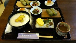 春日大社散策前に季節の万葉粥でホッ。