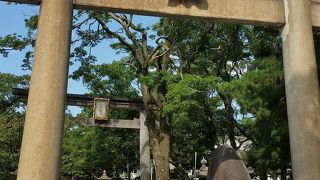 勝山公園にある神社です。