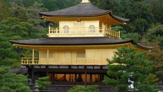 金閣の１層目の仏様が見えました。