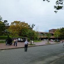 護国神社の車寄せ正面入り口