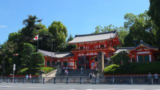四条通の突き当りにある神社