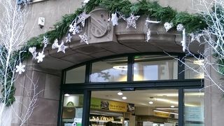 併設の高級食品スーパーがおすすめ