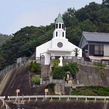 土井ノ浦集落から見た土井ノ浦教会
