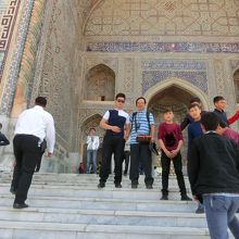 ウズベクの若者と