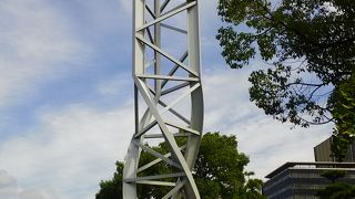 平和公園の北側入り口にあります。