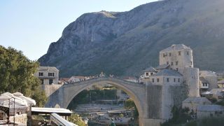 モスタルのシンボル。でも昼間は避けたい