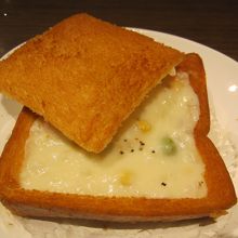 棺材板140元。揚げた食パンがけっこうヘビー。