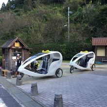 ベロタクシーの待機所があります。