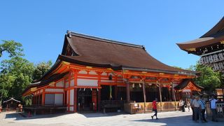 屋根が独特な本殿