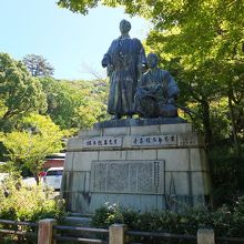 円山公園内にある像