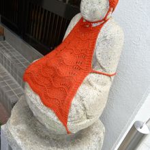 台座に残るあの日の地蔵の影・・・